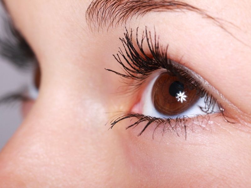 Eye makeup instructions for drooping eyelids in the simplest way