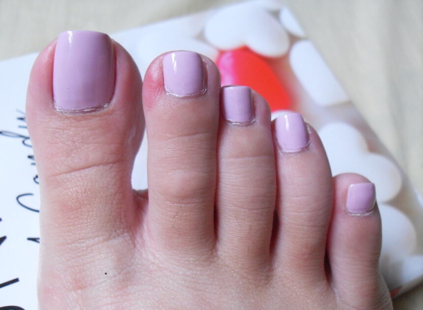 Lavender Pedicure benefits – Suggested address for the most beautiful Lavender nails