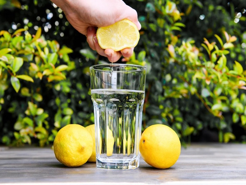 How to make delicious lemon water