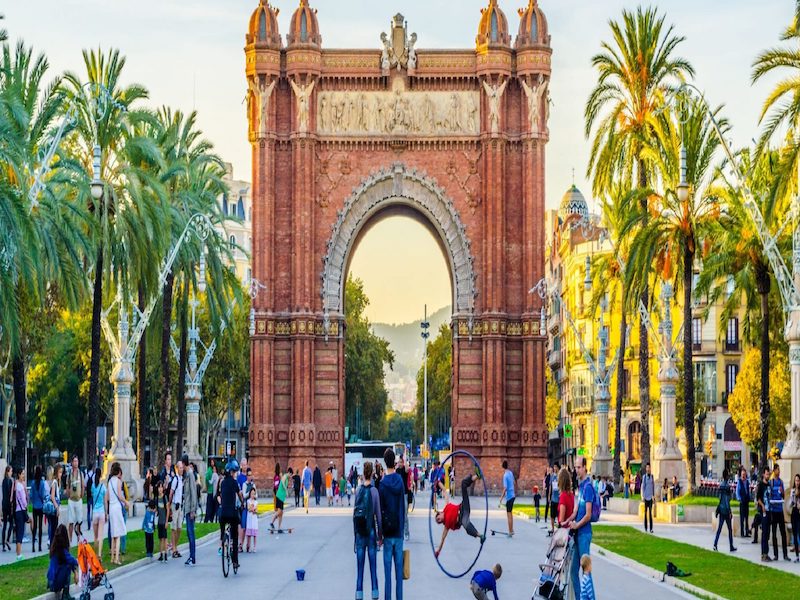 10+ tourist attractions in Barcelona that tourists should not miss